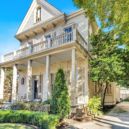 Best Lower Garden District Loc